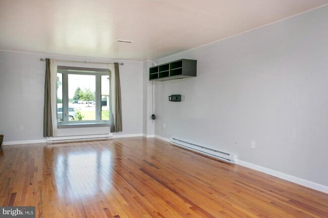 Building Photo - 825 Belvoir Rd