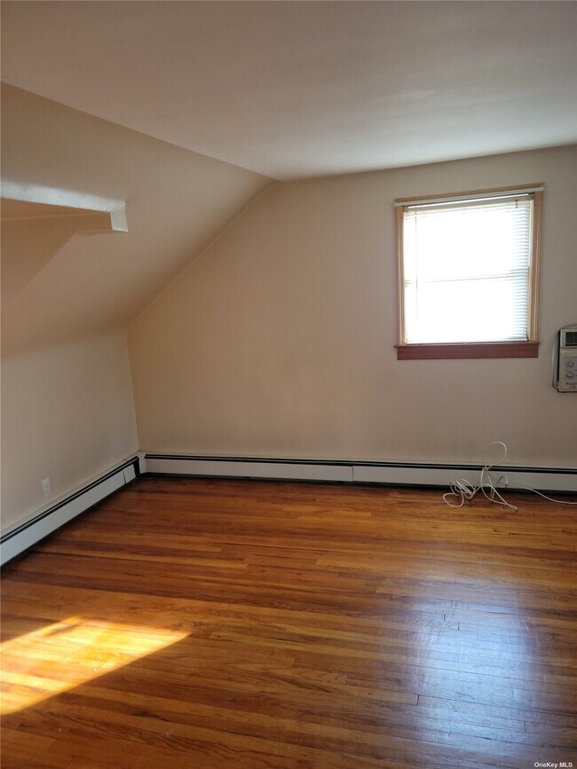 Building Photo - 48 Hendrick Ave