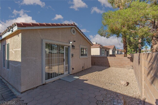 Building Photo - 5748 Chisolm Trail