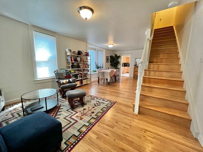 Building Photo - Update 4 Bed 2 Bath House in Old Town! Ava...