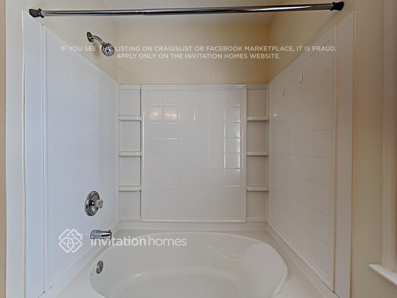 Building Photo - 120 Tulip Dr