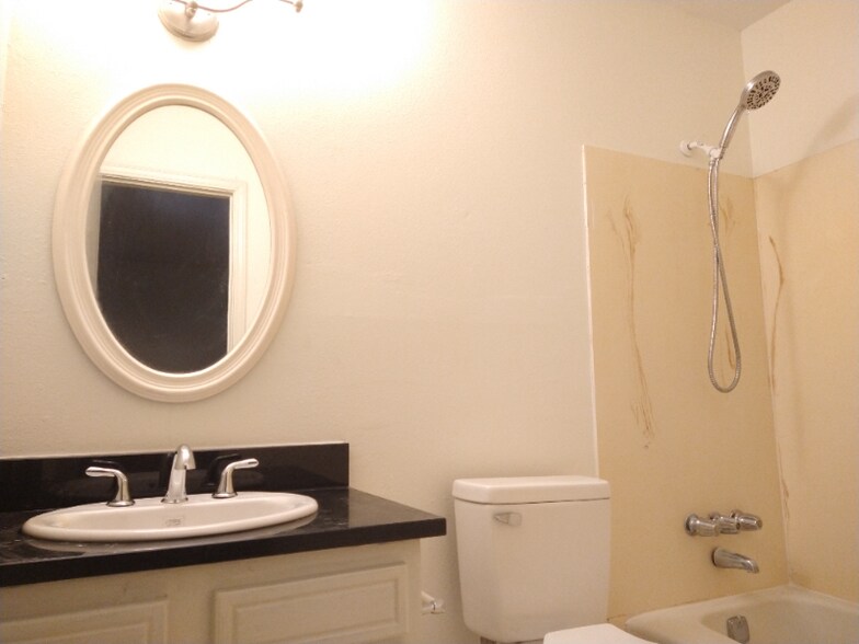 Building Photo - 6204 Mitchell Ave