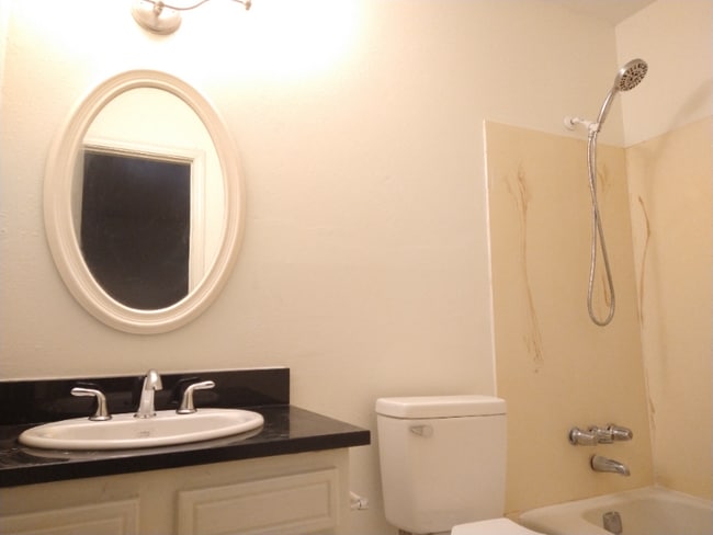 Building Photo - 6204 Mitchell Ave