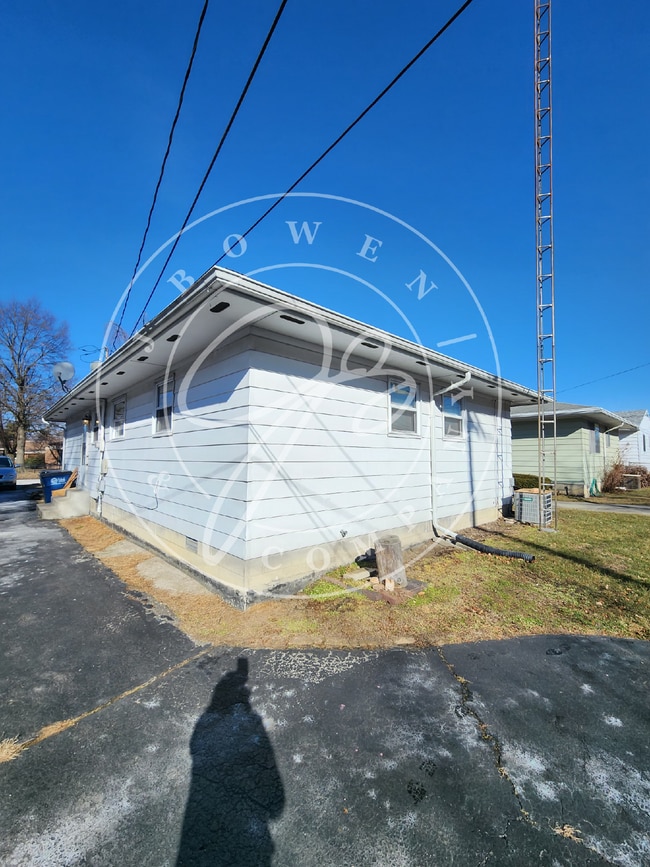 Building Photo - Adorable 3 bed 1 bath with spacious basement