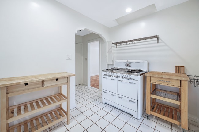 Building Photo - 3574 Helms Ave