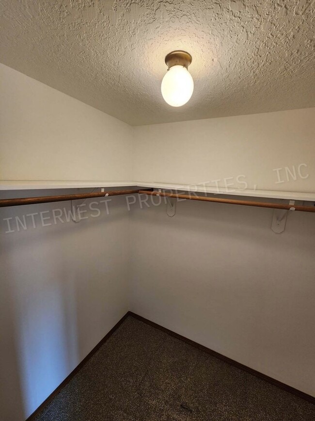 Building Photo - 3 bd 2ba Ranch Style Home with Deck, Fence...