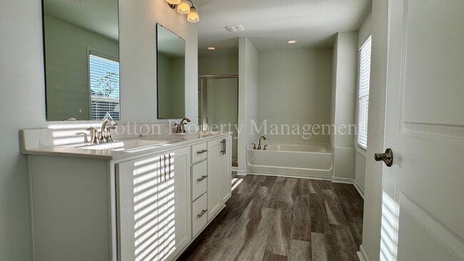 Building Photo - 473 Esthwaite Dr SE