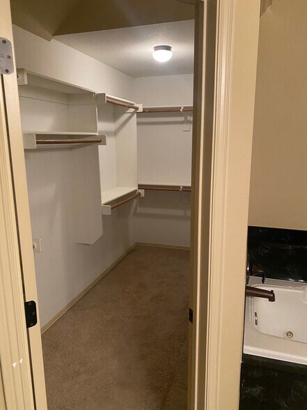 Building Photo - 450 Remson Ln