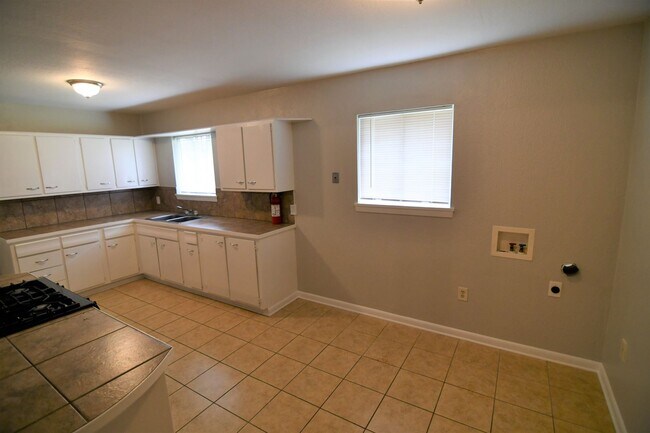 Building Photo - Newly Renovated!  3 bedroom, 1 bath home off Baker Blvd with easy access to Plank
