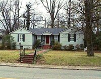 Building Photo - Lovely home just steps away from the heart...