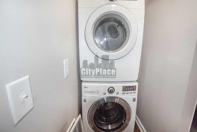 Building Photo - 2415 N Oxford St