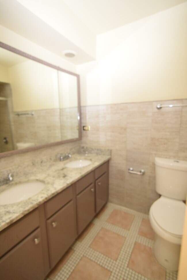 Building Photo - 5025 Carol St