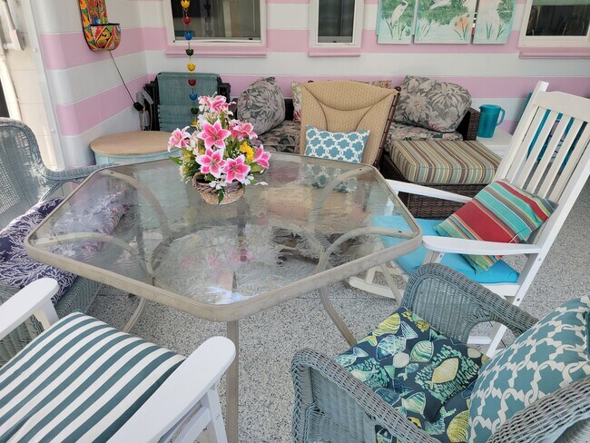 Building Photo - 814 67th St S