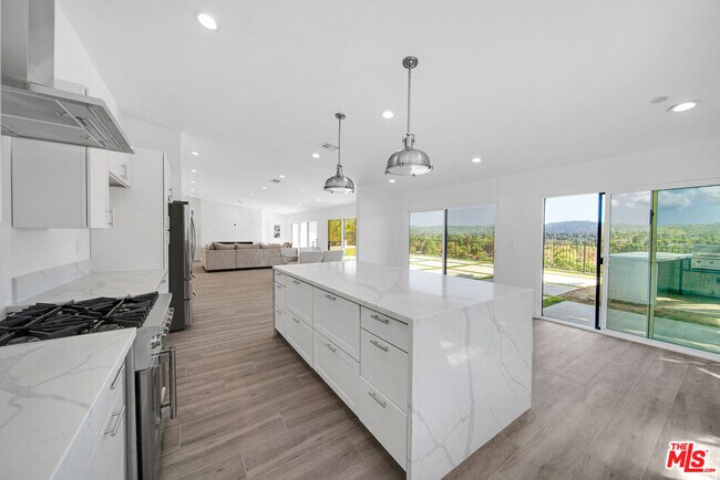 Building Photo - 23500 Aetna St