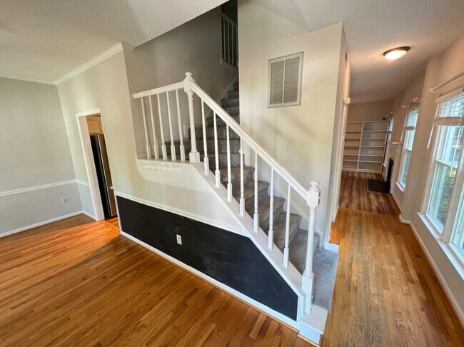 Building Photo - Cute cul-de-sac home in Woodcroft!