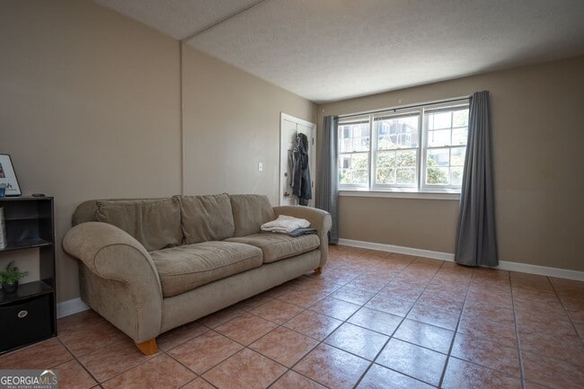 Building Photo - 935 Baxter St