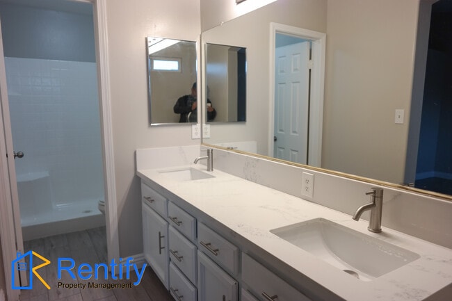 Building Photo - 3908 White Sands Dr