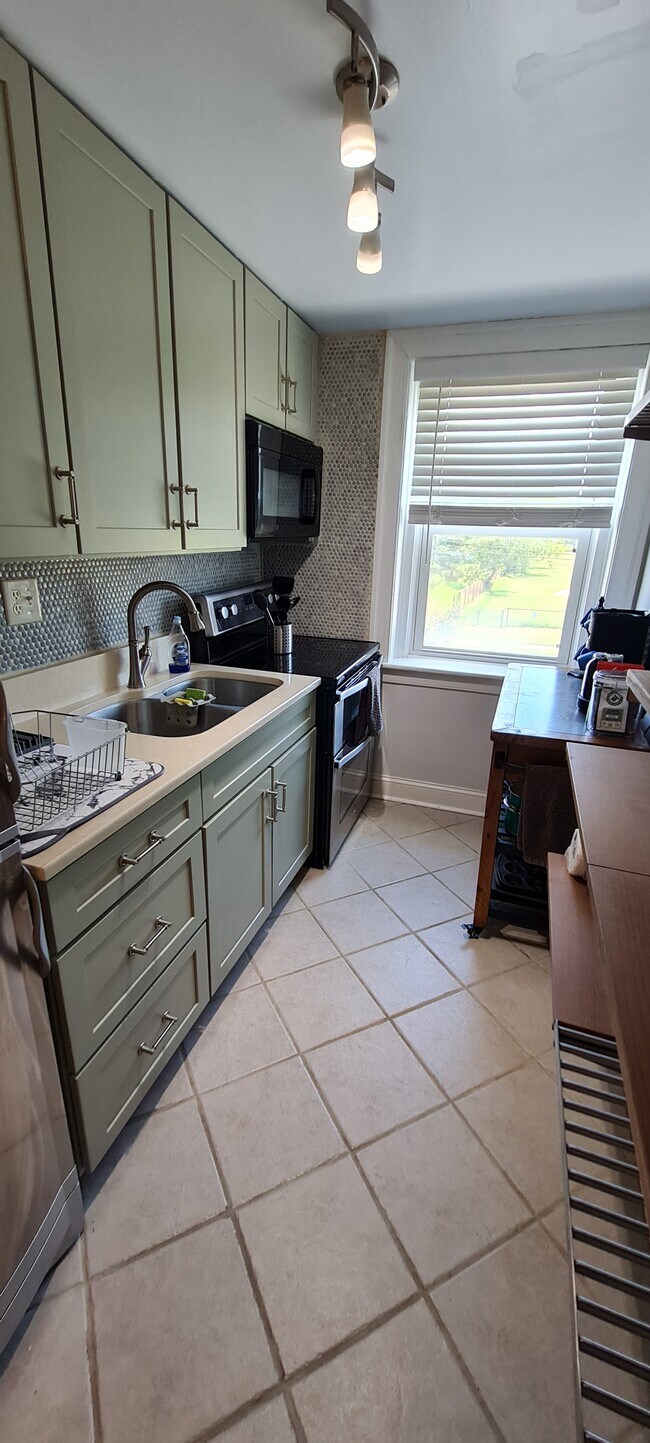 Building Photo - 9641 Norfolk Ave