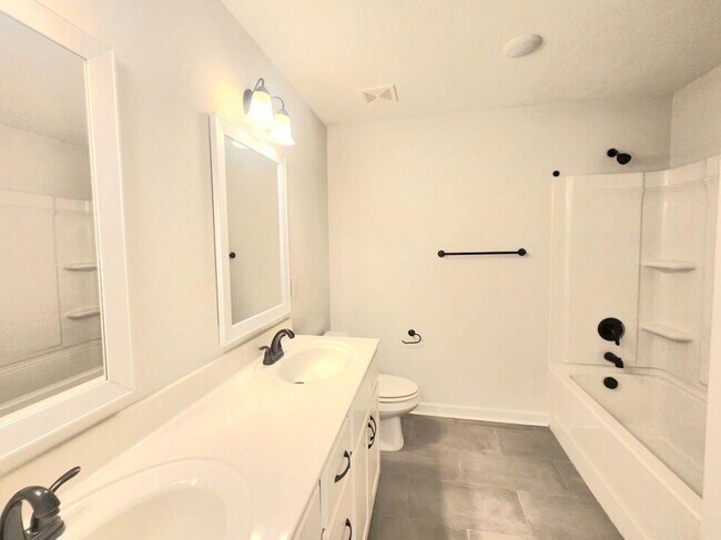 Building Photo - 734 Bancroft Dr