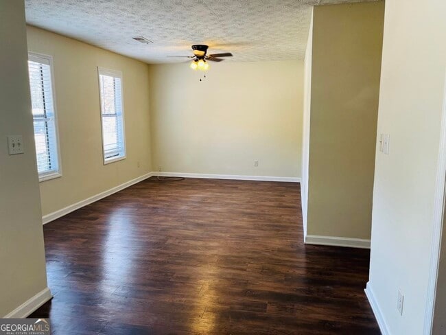 Building Photo - 165 Pine Terrace