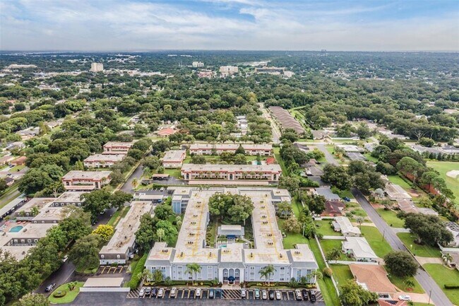 Building Photo - 1706 Belleair Forest Dr