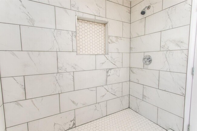 Building Photo - 1309 Magnolia-