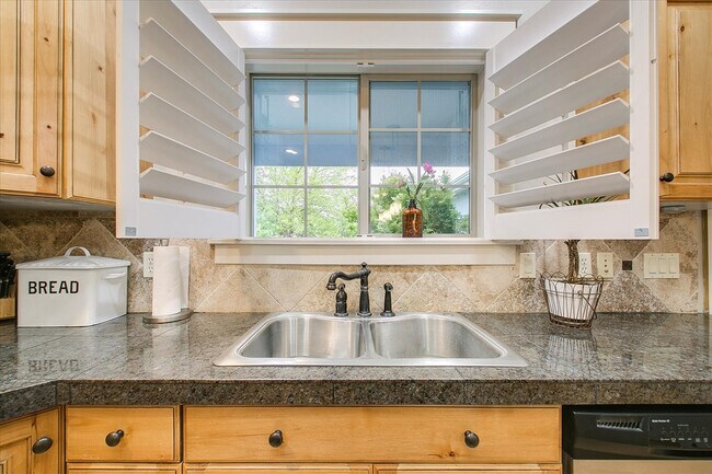 Building Photo - Beautiful Home In Hidden Springs