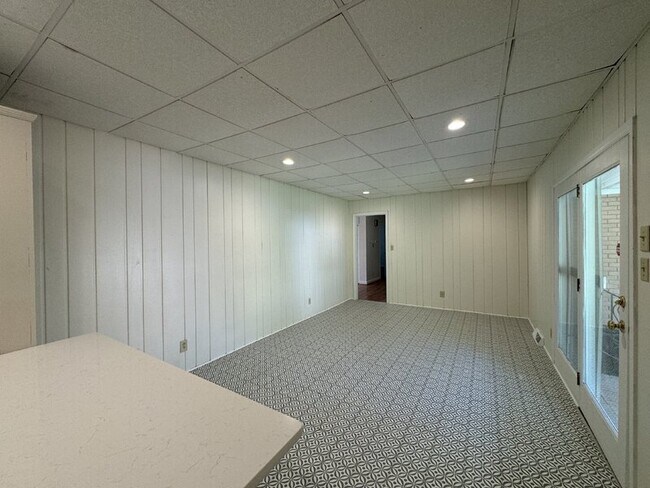 Building Photo - 201 Livingston Dr