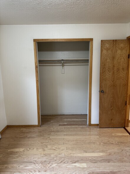 Building Photo - 1033 Straight Creek Dr