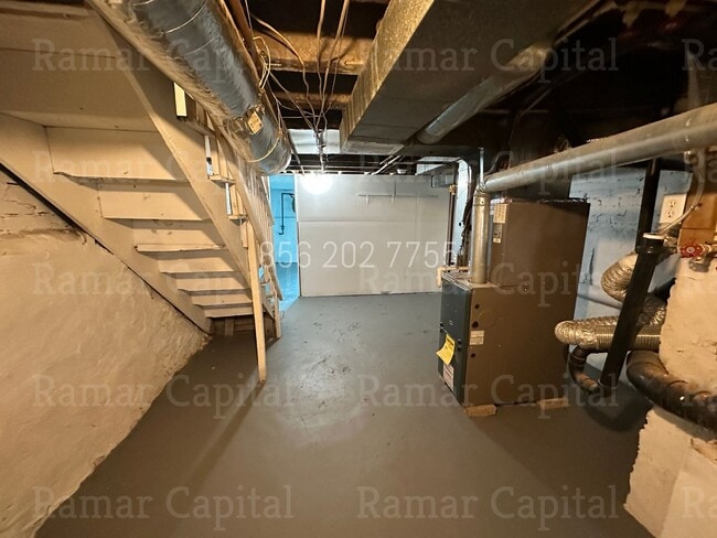 Building Photo - Spacious 3BR Row House with 1.5 bathroom, ...