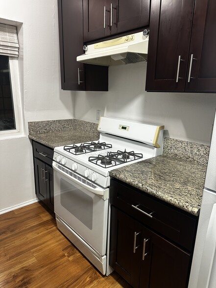 Kitchen - 8711 Pershing Dr