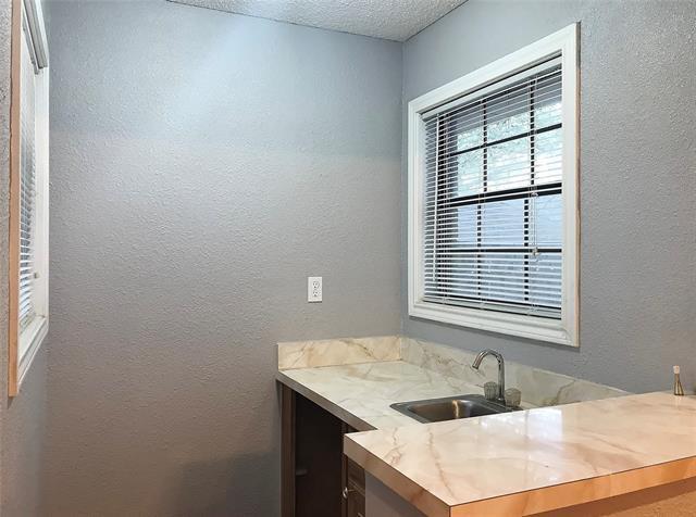 Building Photo - 1129 Bent Oaks Dr