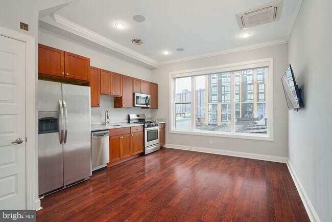 Building Photo - 901 N Front St