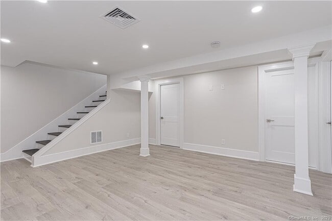 Building Photo - 40 Poe Ct