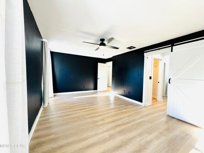 Building Photo - 205 Covington St