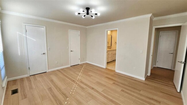 Building Photo - 11921 Shady Trail Ln