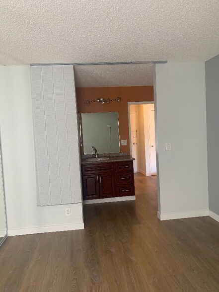 Building Photo - 409 Burchett St