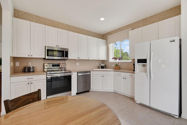 Building Photo - 425 SW Talquin Ln