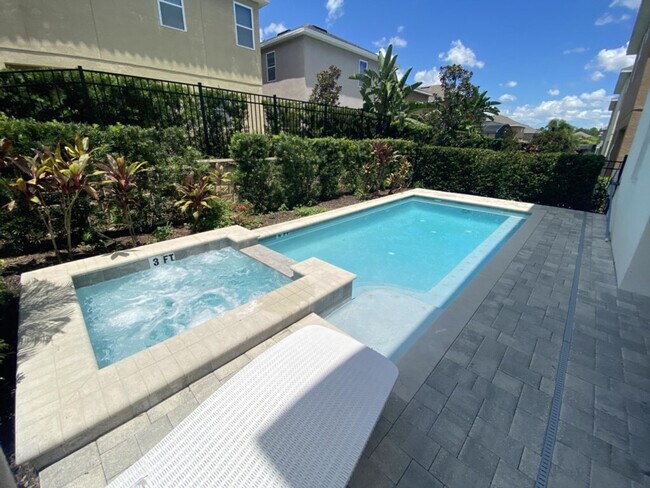 Building Photo - 350 Lasso Dr