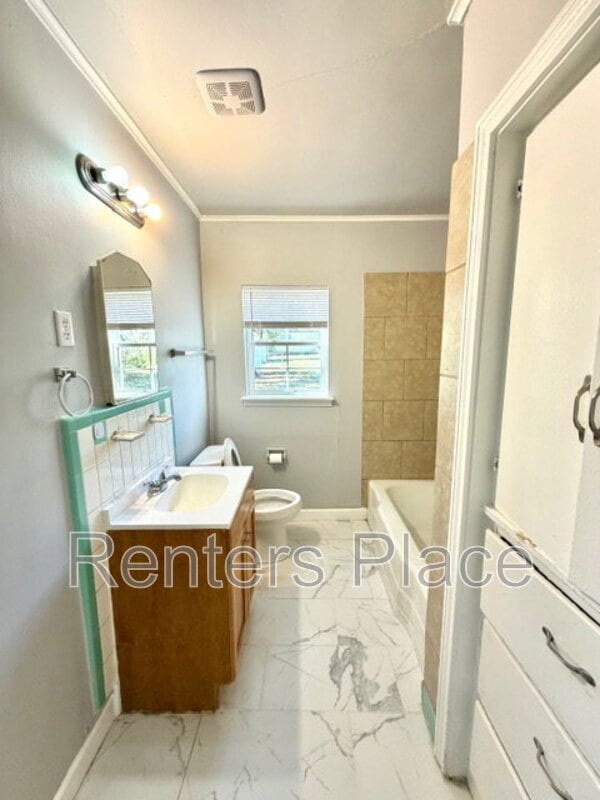 Building Photo - 1328 S Erie Ave