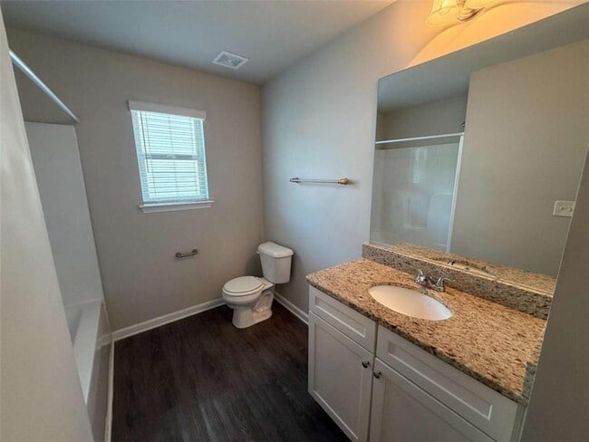 Building Photo - 313 Nutwood Trce