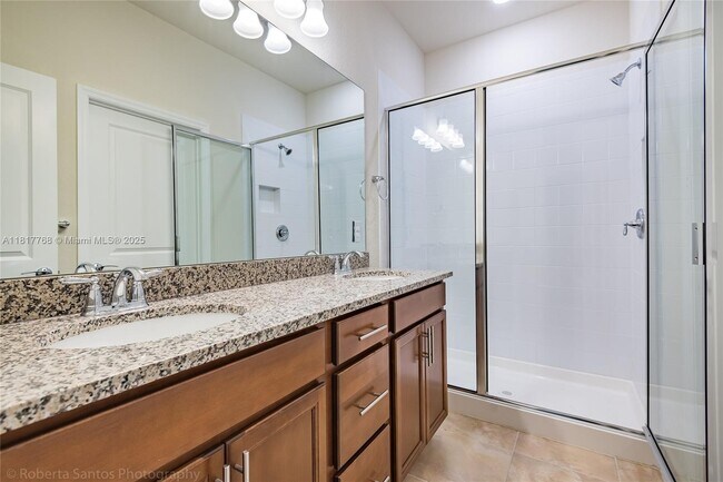 Building Photo - 1040 Eucalyptus Dr