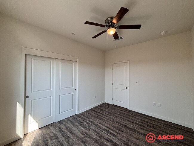 Building Photo - 6012 Curvy Hills Dr