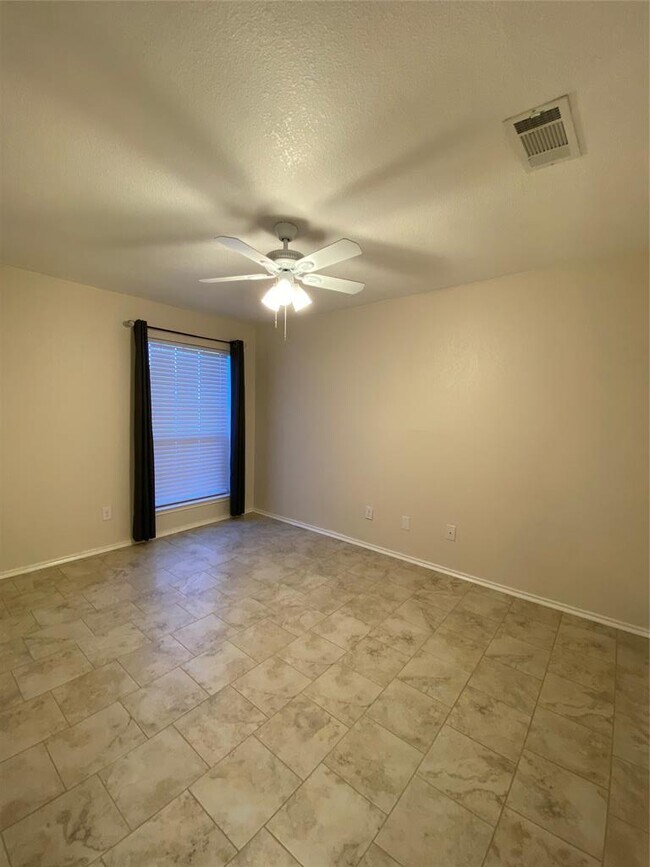 Building Photo - 1202 Thorpe Ln