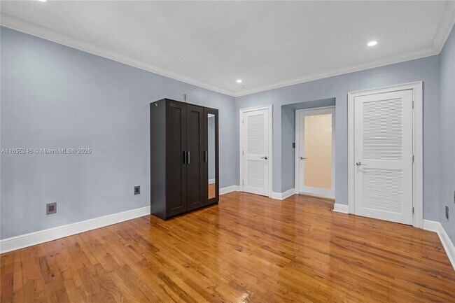 Building Photo - 1605 Lenox Ave.