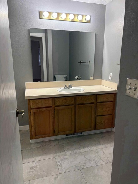 Building Photo - 5092 Skyline Village Loop S