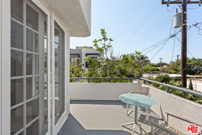 Building Photo - 1131 N Formosa Ave