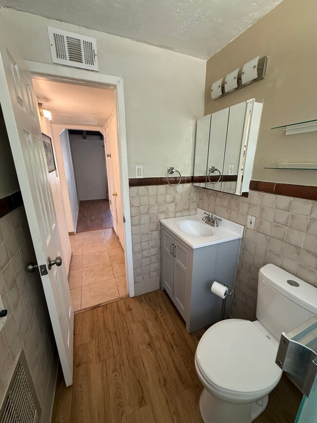 Building Photo - 2834 Montclaire Dr NE