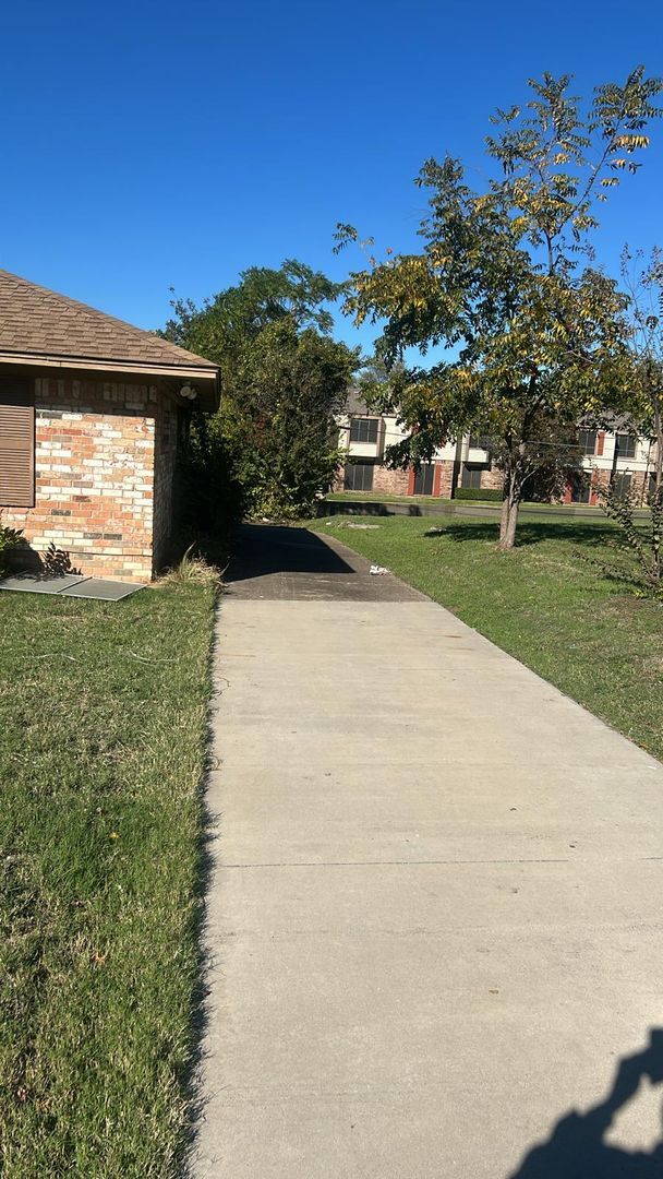 Building Photo - 1813 Gravley Dr