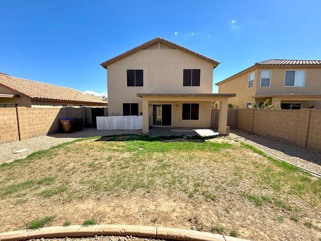Building Photo - 1056 E Lakeview Dr